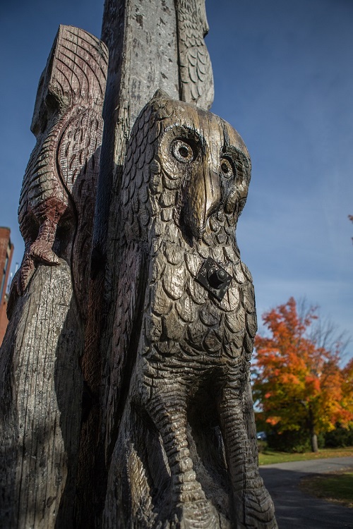 Photo of "Owls" sculpture by Bernard Langlais.